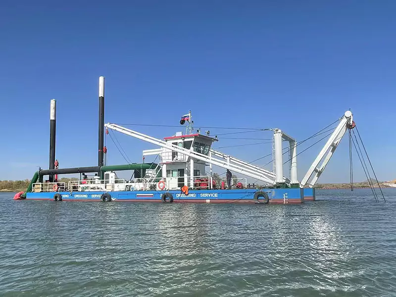 الحفارة ذات الشفط القاطع - أداة قوية لتكسير الصخور وإزالة الطمي بكفاءة.