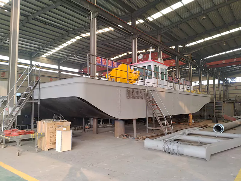 تصنيع عالي المستوى، وإنشاء المعدات الأساسية لمشاريع التجريف في جميع أنحاء العالم.