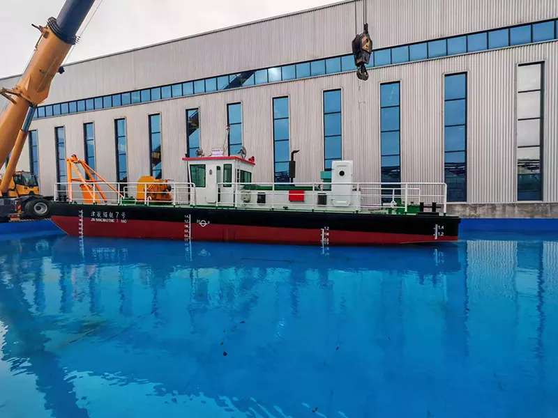 قارب الحفارة متعدد الأغراض